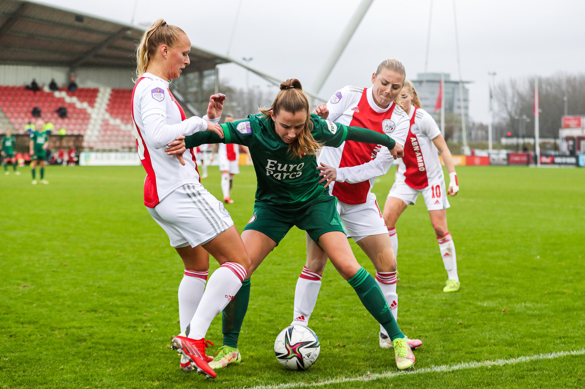 Sophie Cobussen tijdens Ajax V1 - Feyenoord V1